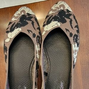 Skechers Size 9 Stretch Fit Flat with Memory Foam